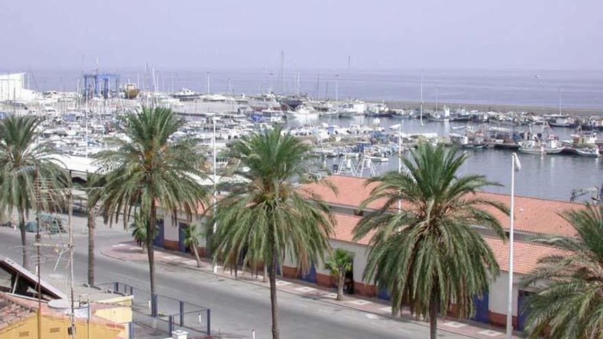 Vista del puerto de la Caleta de Vélez.