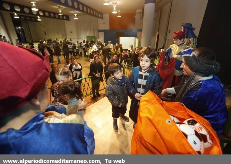 El Cartero Real recogió las ilusiones de los niños de Castellón