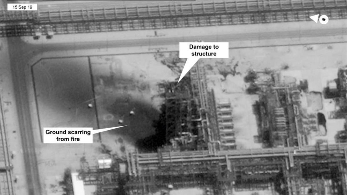 Imagen satelital proporcionada por EEUU de lals refinerías saudís de petróleo atacadas.