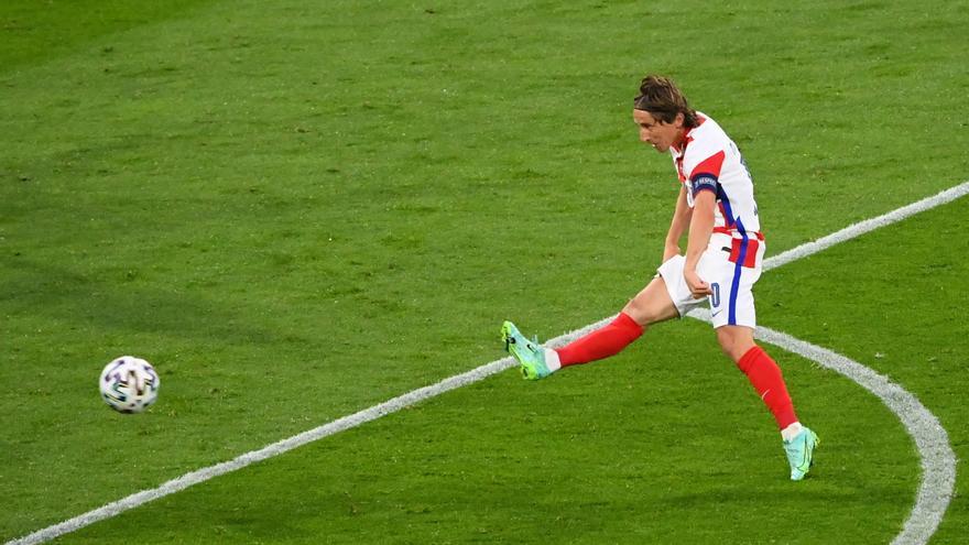 Modric dinamita a Escocia y conduce a Croacia a octavos