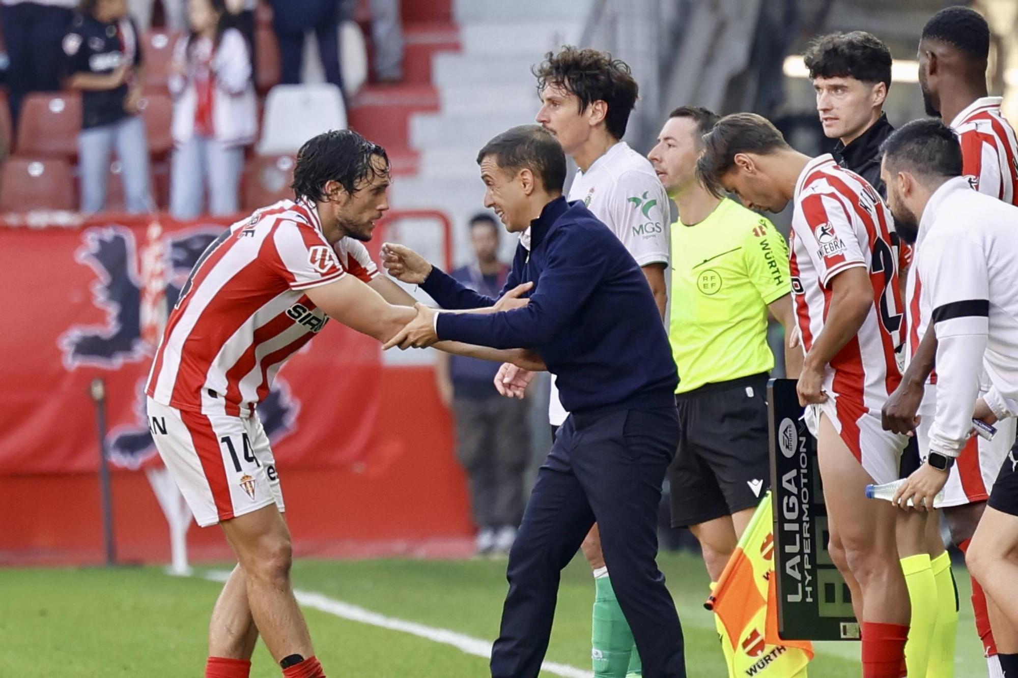 EN IMÁGENES: El partido del Sporting- Racing de Santander en El Molinón