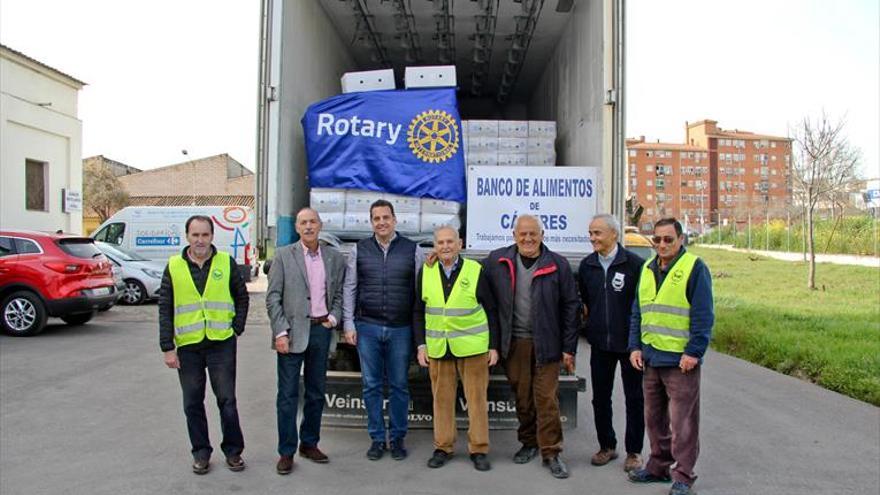 Rotary reparte 5.000 kilos de alimentos