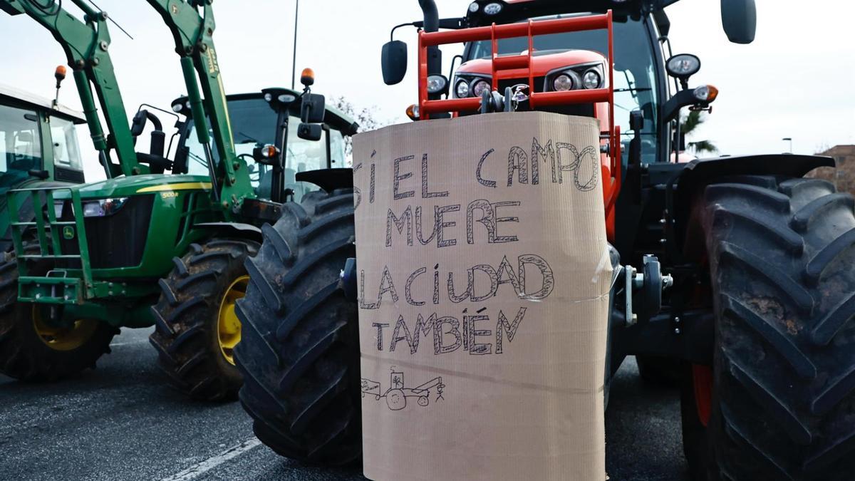 Las primeras tractoradas colapsan València