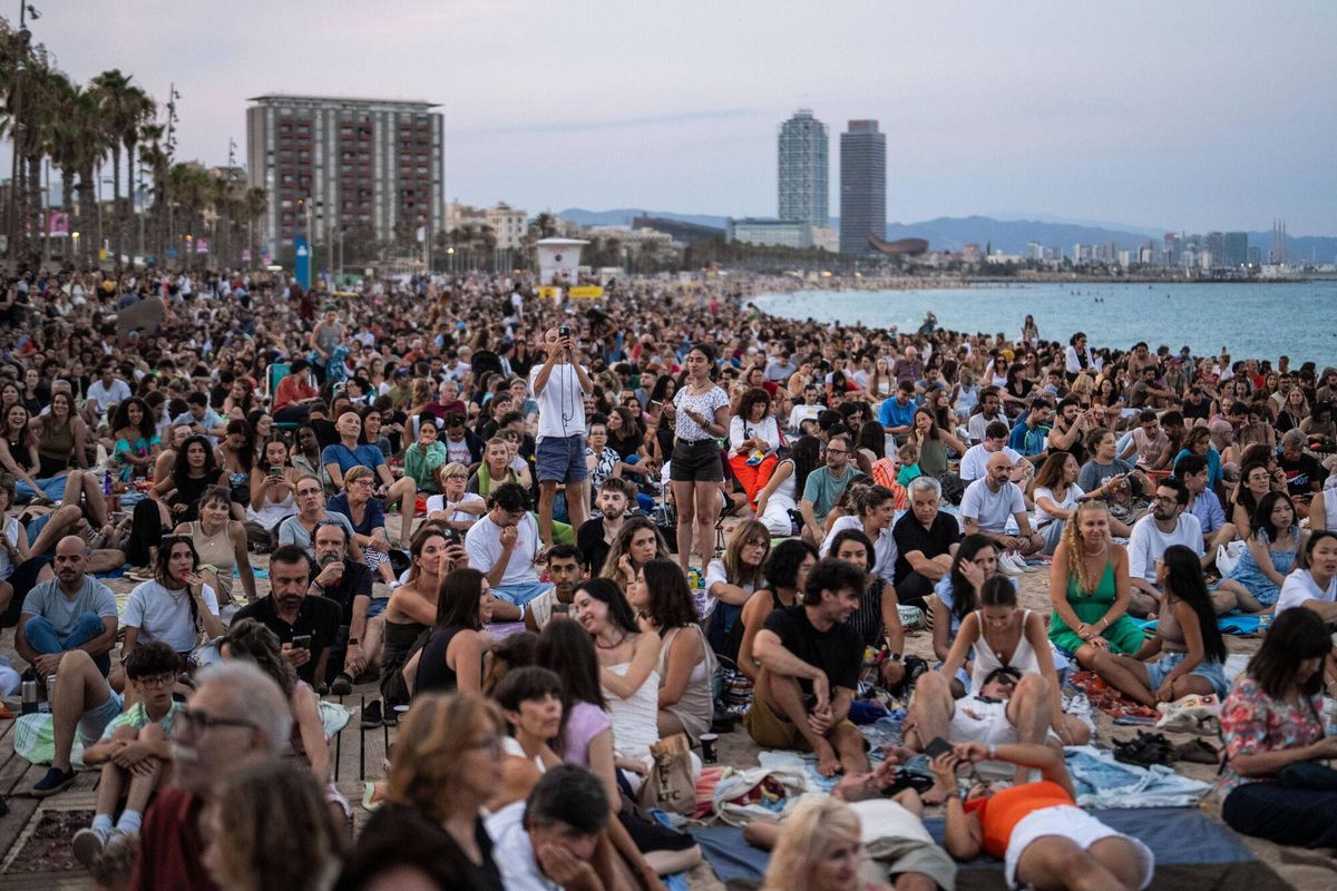 Más de 30.000 personas vibran en el segundo día de Clàssica a la Platja en la Barceloneta