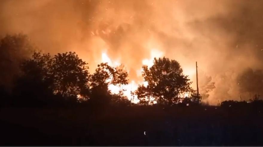 Controlat l&#039;incendi forestal de Mont-roig del Camp després de cremar 10,4 hectàrees