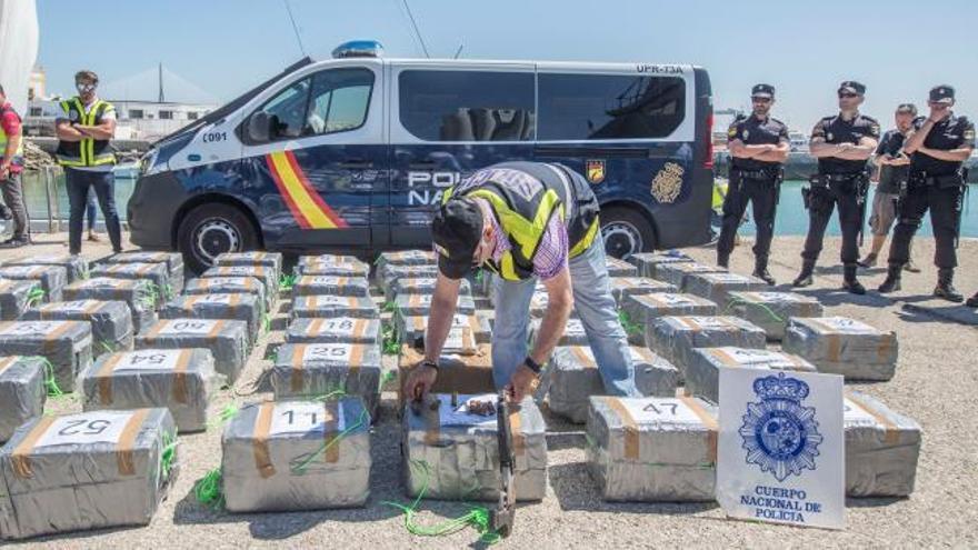 Una operación dirigida desde Vigo se incauta de 1.500 kilos de cocaín en un velero cerca de Cádiz