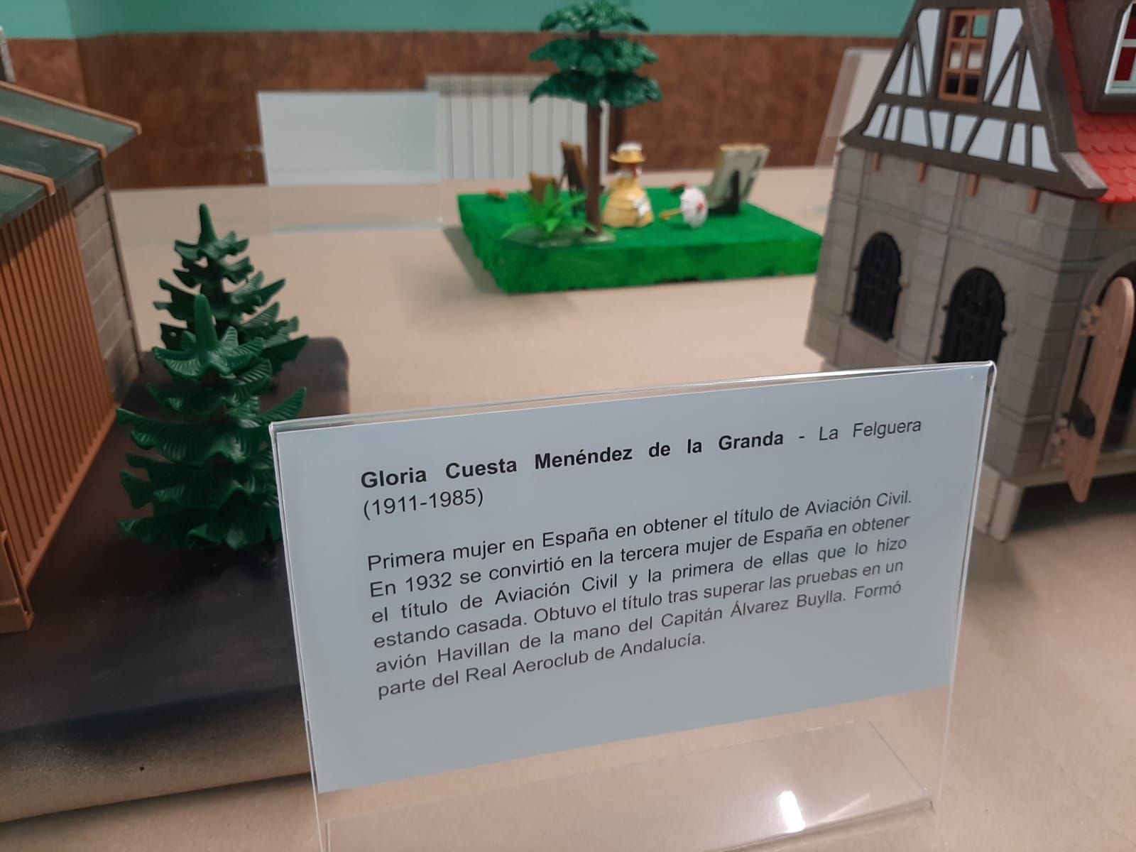 Carbayín homenajea a las mujeres asturianas con Playmobil: así es la muestra que se puede visitar hasta el domingo