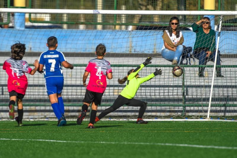 25-01-20  DEPORTES. CAMPOS DE FUTBOL DE LA ZONA DEPORTIVA DEL PARQUE SUR EN  MASPALOMAS. MASPALOMAS. SAN BARTOLOME DE TIRAJANA.  San Fernando de Maspalomas - Gariteño (Benjamines).  Fotos: Juan Castro.  | 25/01/2020 | Fotógrafo: Juan Carlos Castro