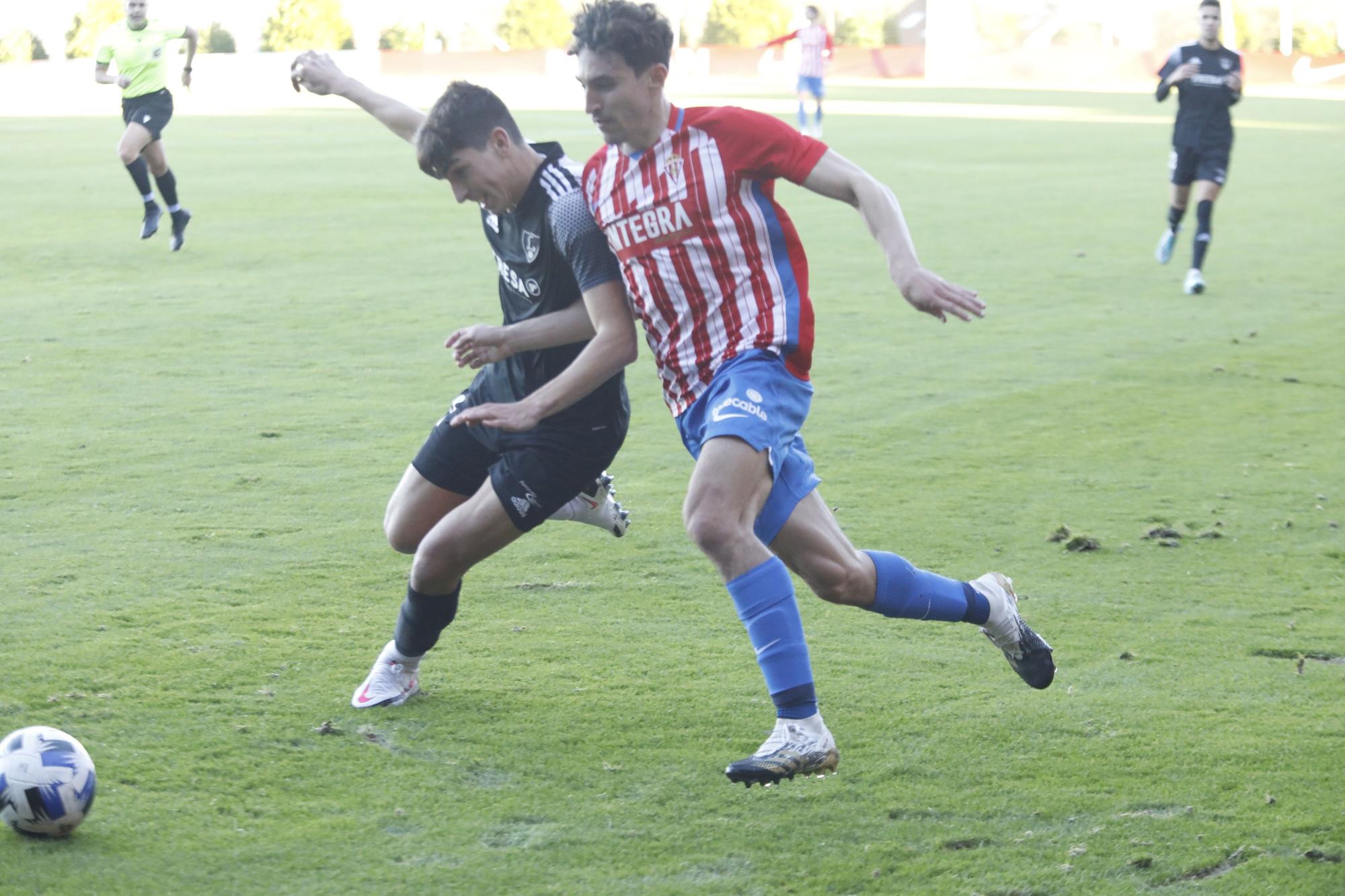 Las mejores imágenes de los partidos del Vetusta, Sporting B y Lealtad