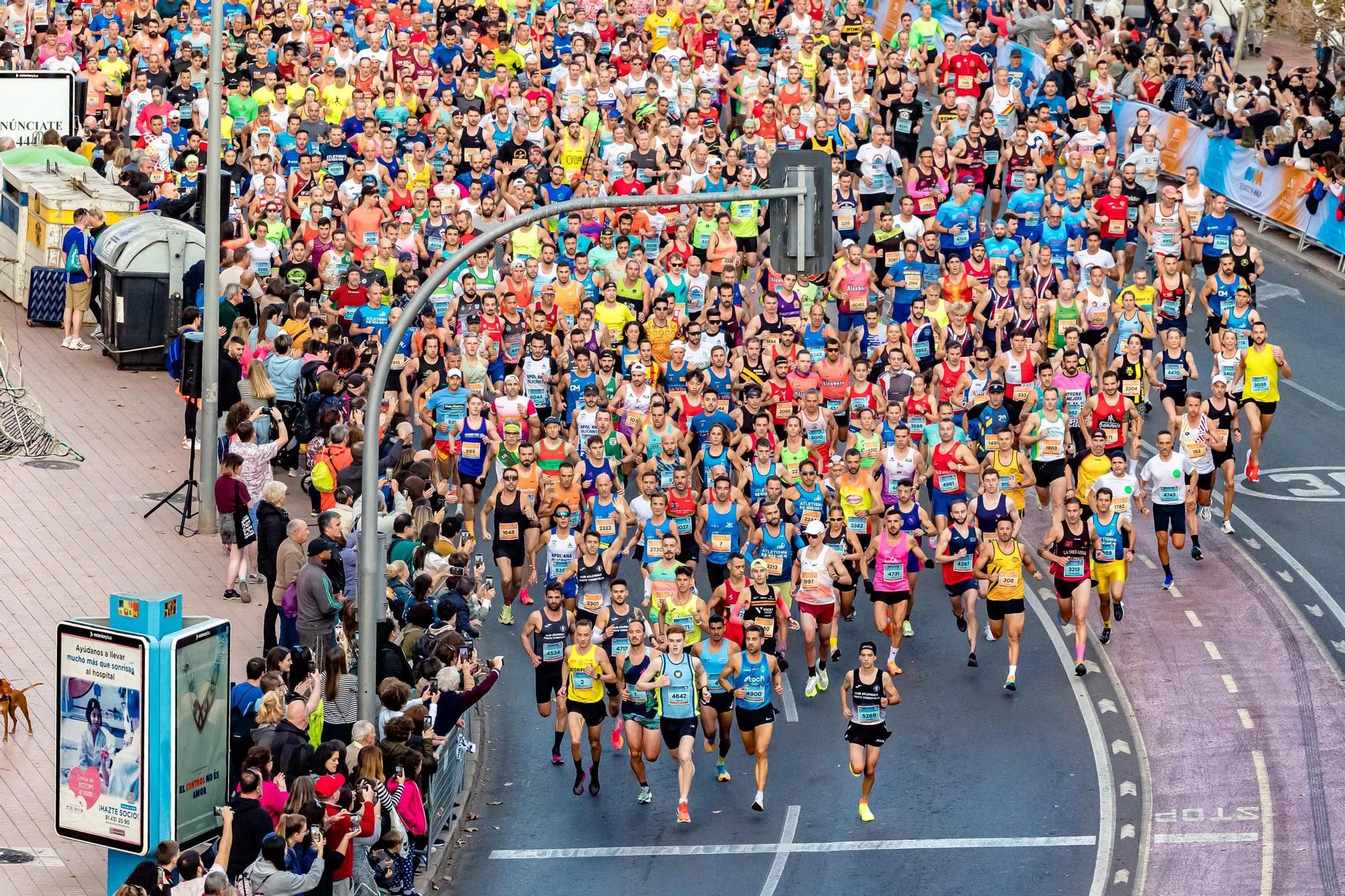 Cerca de 5.000 corredores toman Benidorm.