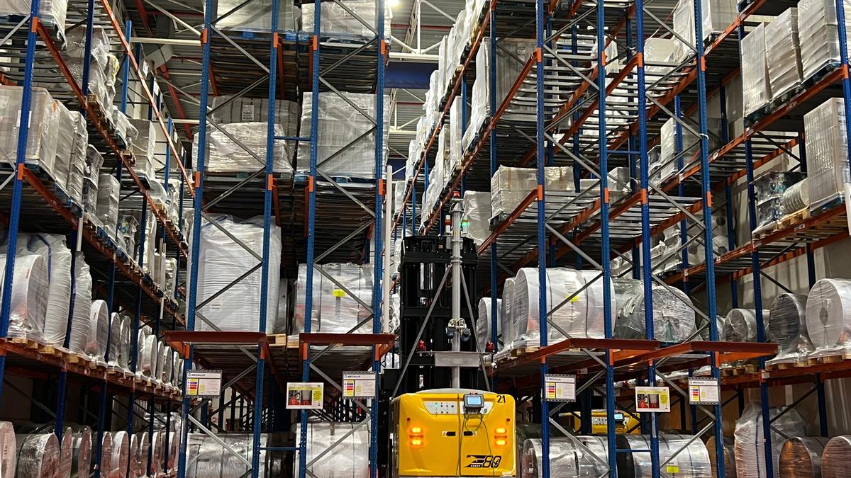 El magatzem de materies primeres automatitzat de la fàbrica de Parets del Vallès de Danone