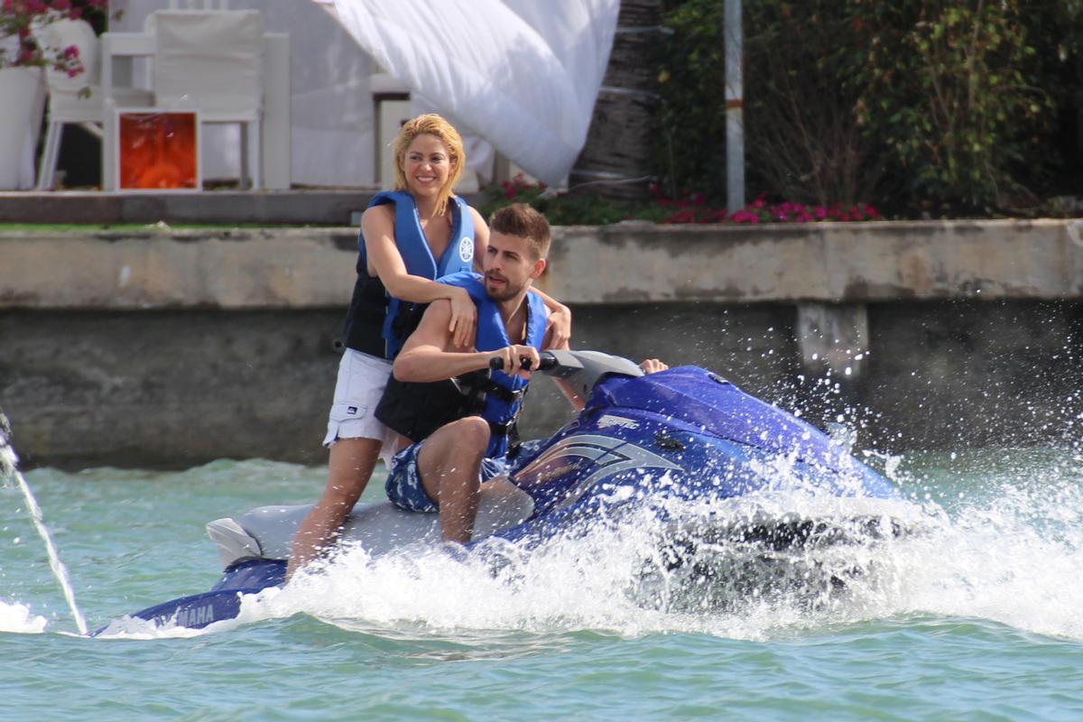 EL FUTBOLISTA GERARD PIQUE Y LA CANTANTE SHAKIRA DURANTE VACACIONES EN MIAMI27/12/2011 FOTO GTRESMIAMI