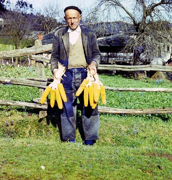 El Muséu del Pueblu d'Asturies publica el legado fotográfico de Julio Fernández Lamuño