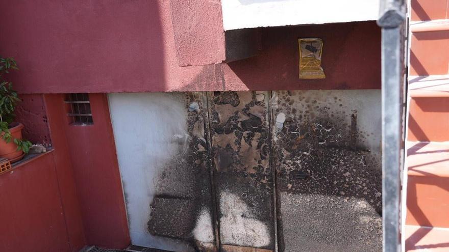 La Policía Nacional de Badajoz investiga el incendio de un garaje de una vivienda del Cerro de Reyes
