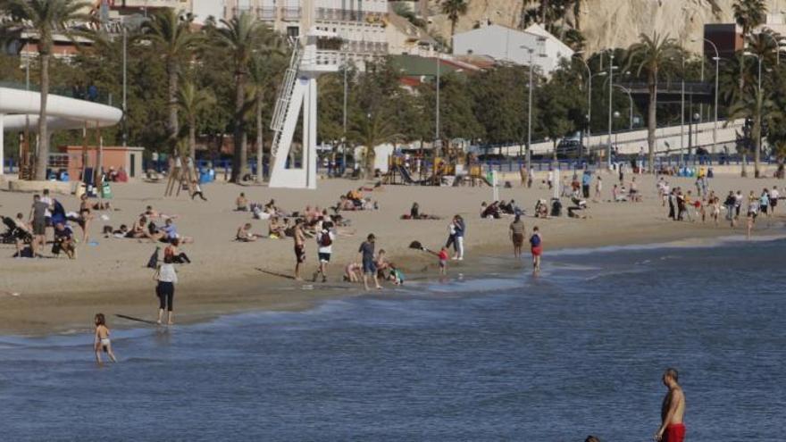 Bajada de temperaturas y leve riesgo de lluvias en el primer &quot;puente&quot; festivo en Alicante