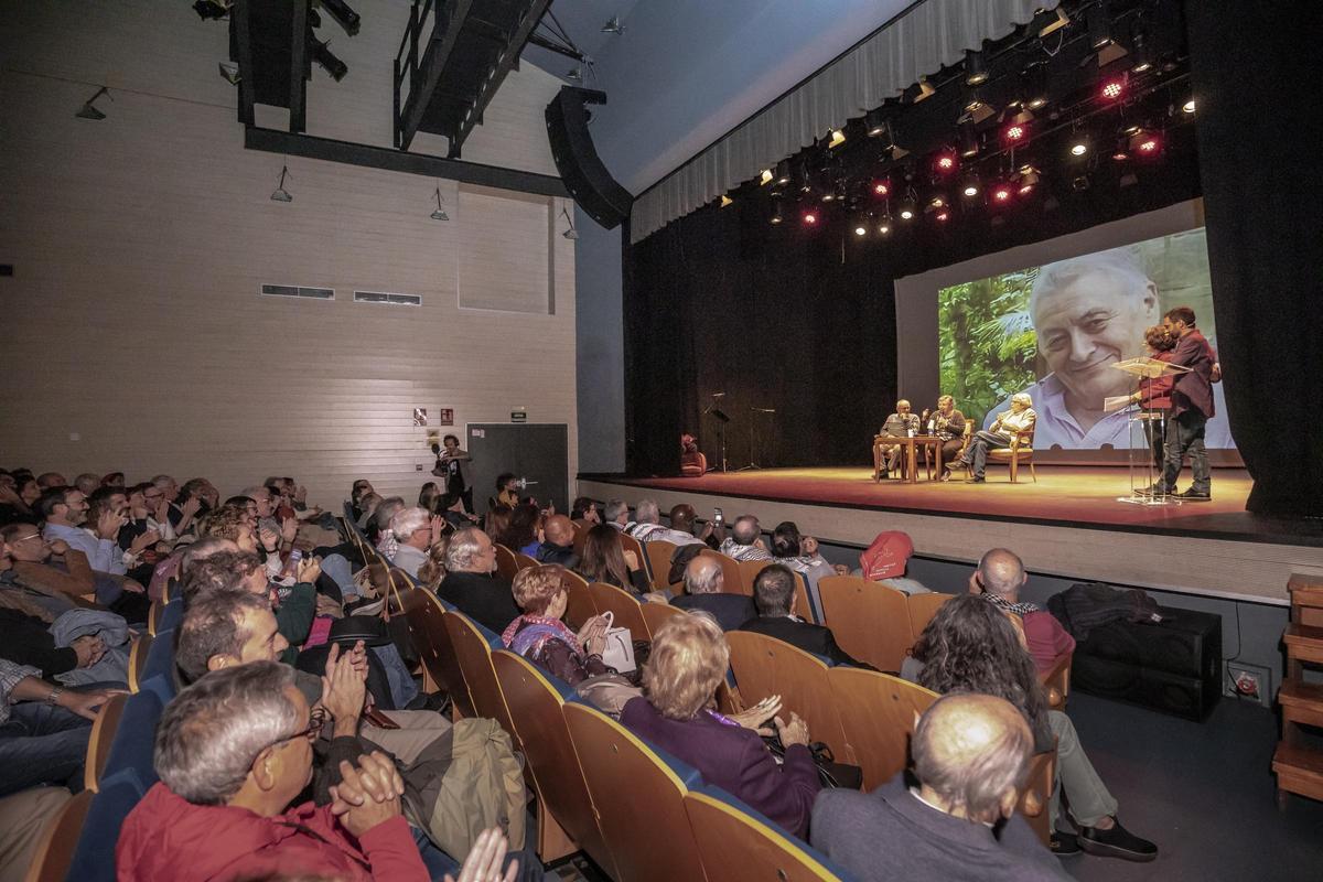 El acto de homenaje a Jaime Bueno contó mucha participación.