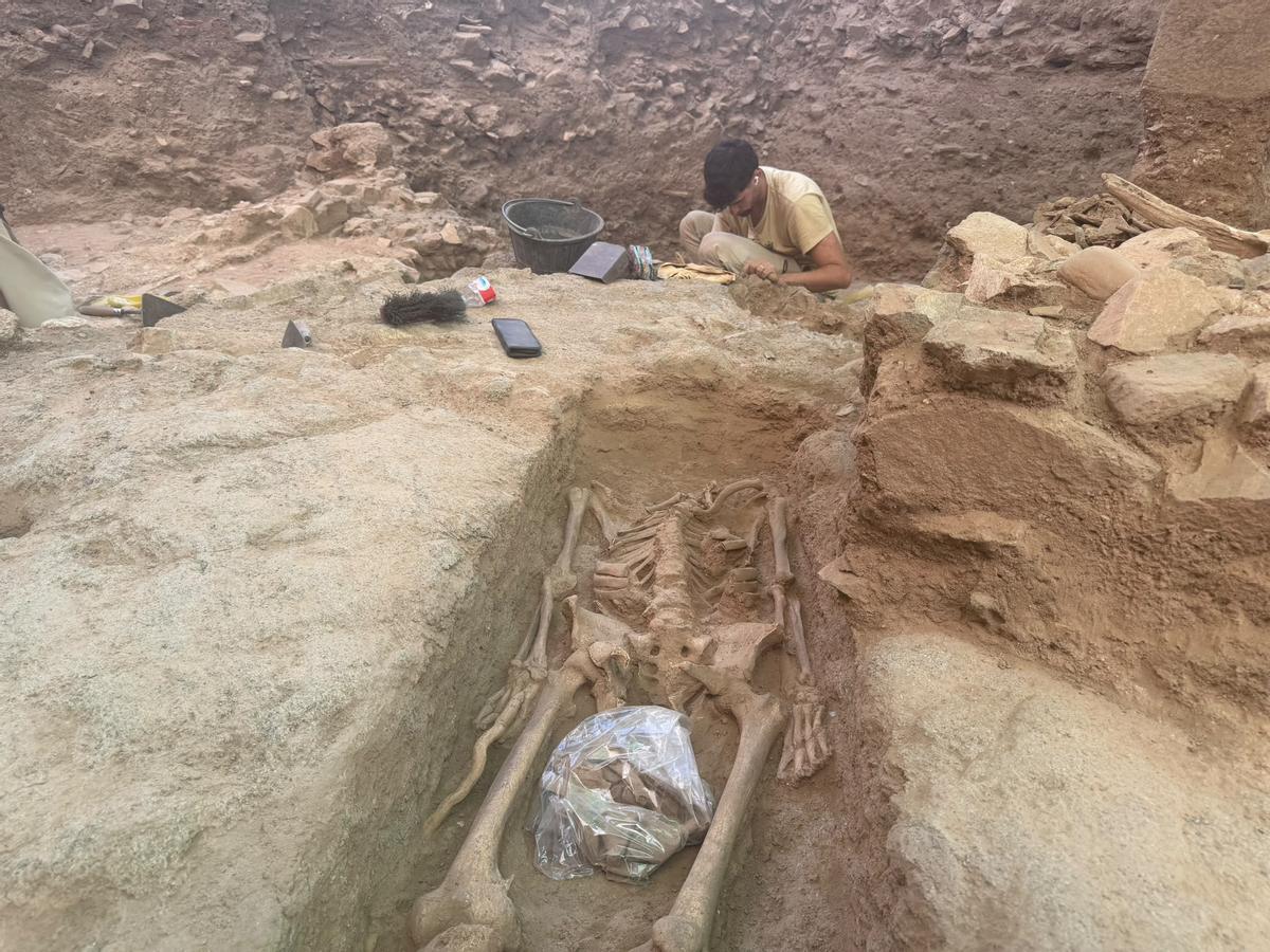 Excavación arquelógica que halló una necrópolis y la tumba de una niña cristiana en una casa de Mérida.