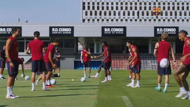 Primer entrenamiento con el grupo para Anthony Gordon en el Barça 26/27