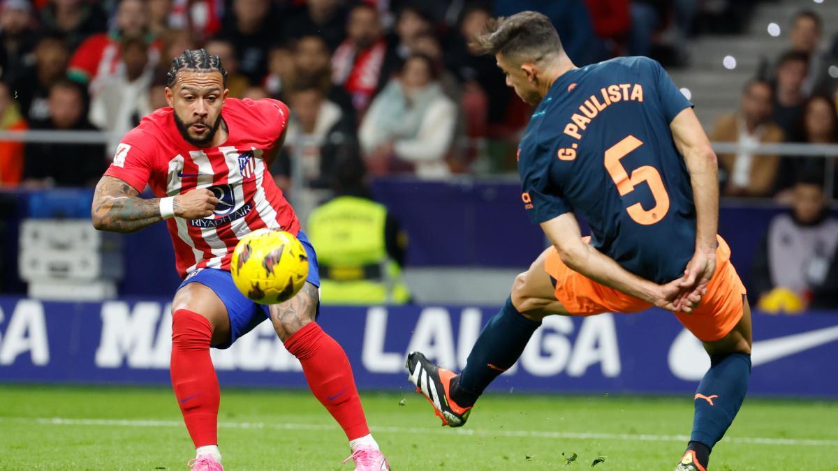 Memphis fue titular ante el Valencia