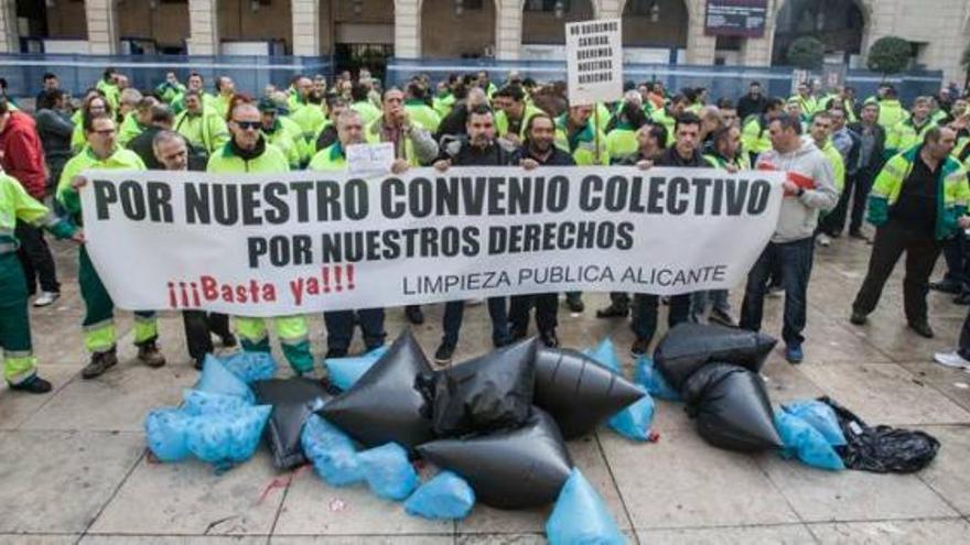 Empresa y comité se reúnen esta tarde para evitar a última hora la huelga de la basura