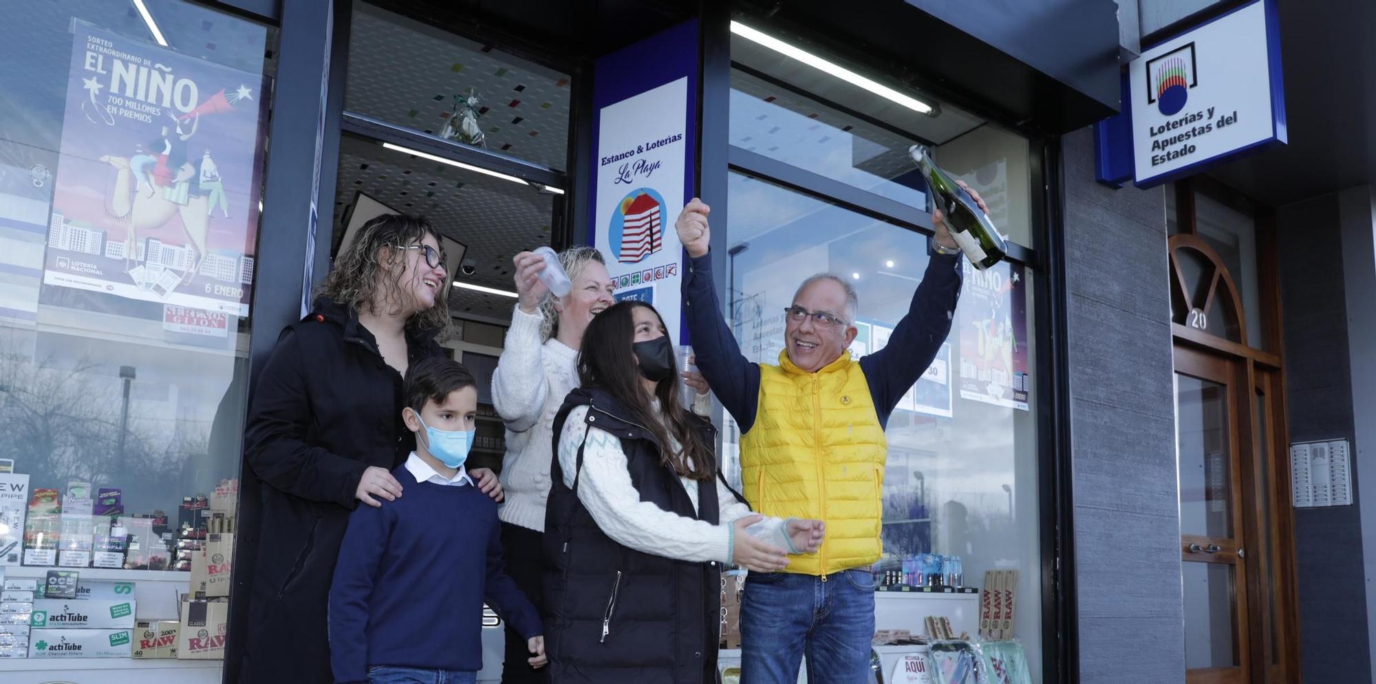 Asturias celebra su pequeña lluvia de premios en la Lotería del Niño de 2022