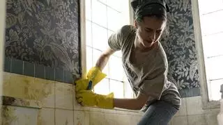 Limpiadoras y trabajadoras del hogar buscan su sitio en la cultura: "La relación entre señores y sirvientes fascina y horroriza a partes iguales"