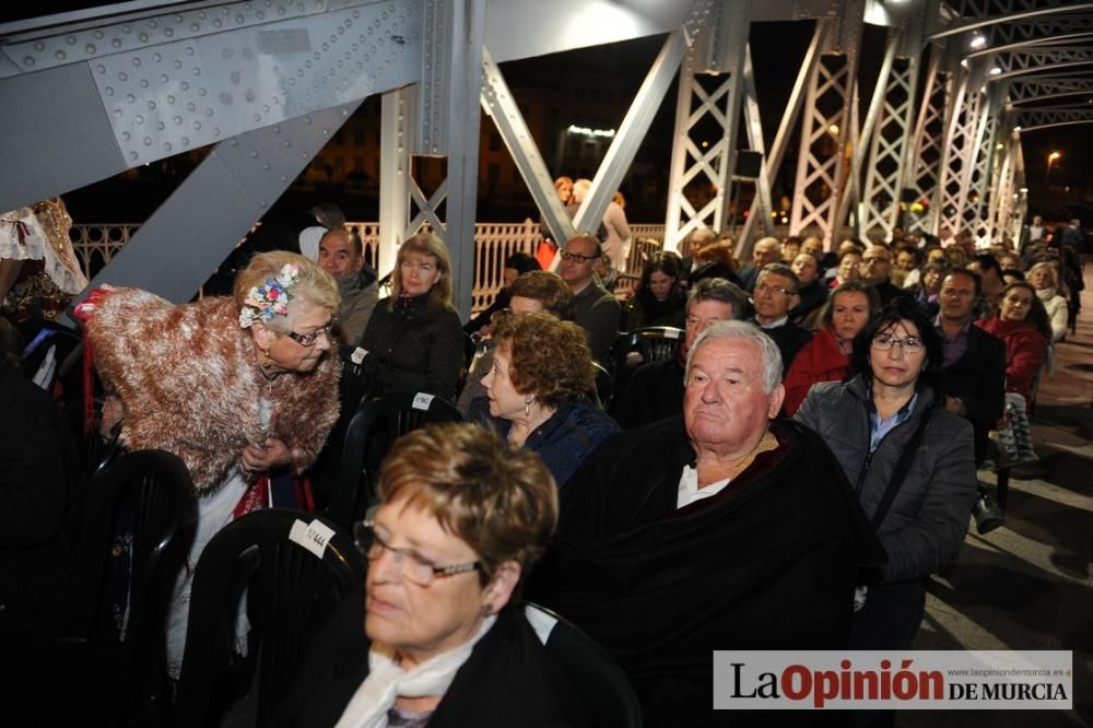 Festival de folclore en el Puente de Hierro