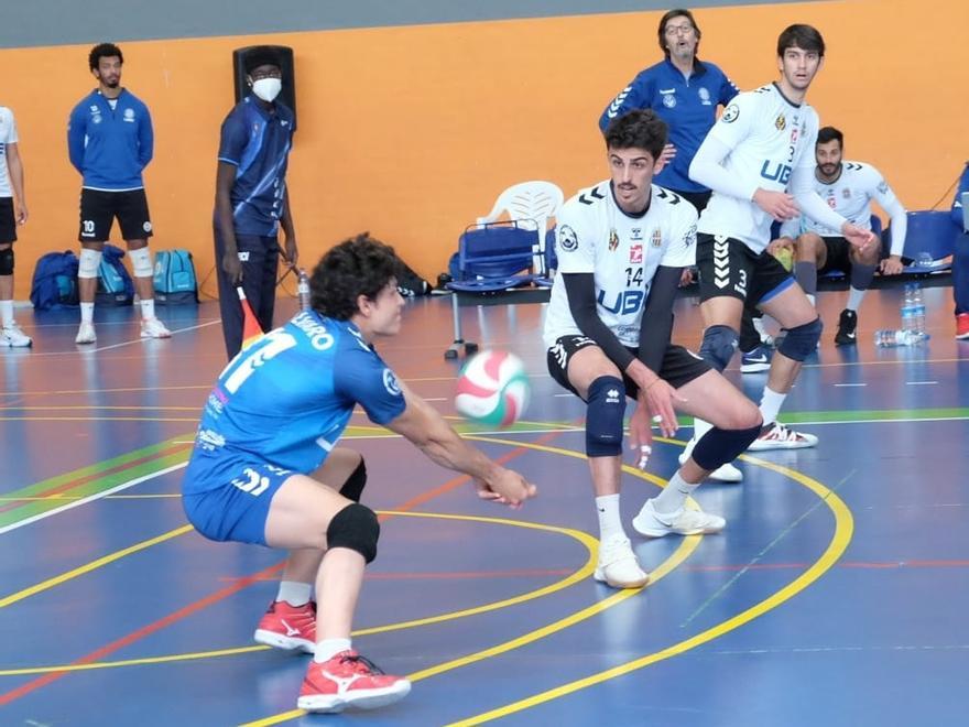 Álvaro Mateu, Nacho Espelt y Emilio Fernández en un encuentro de la pasada temporada.