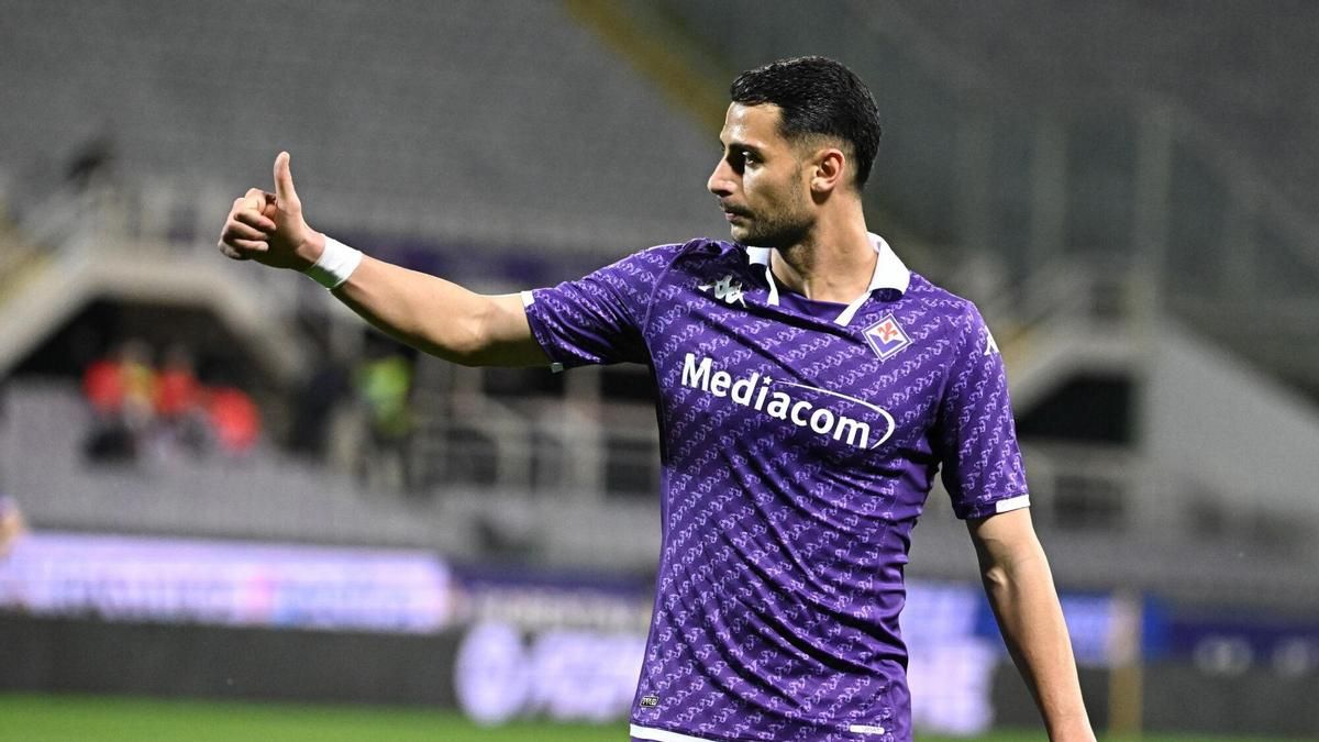 Rolando Mandragora, de la Fiorentina, gesticula durante el partido de fútbol de ida de semifinales de la Coppa Italia entre la ACF Fiorentina y el Atalanta BC en el Artemio Franchi.