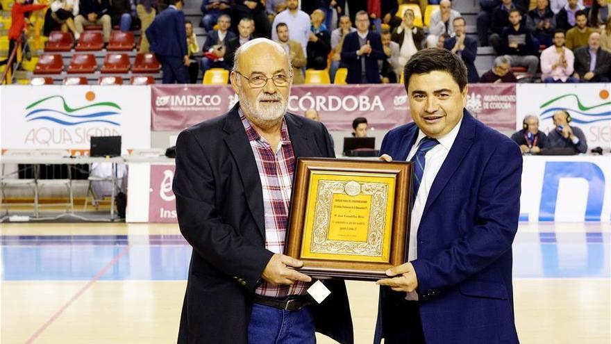 Homenaje del Córdoba Patrimonio Futsal a Pepe Cañadillas