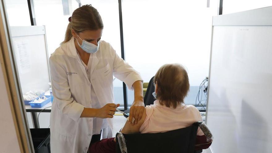 Menos de un tercio de los mayores gallegos tienen el refuerzo del tétanos: ¿Cuándo toca ponerlo?