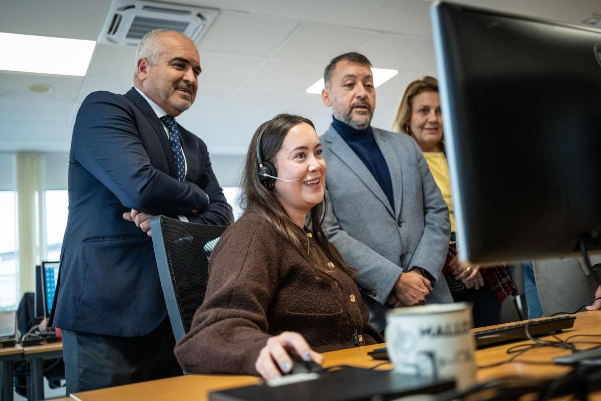 Visita al departamento de atención telefónica de Santa Cruz Visita al departamento de atención telefónica de Santa Cruz