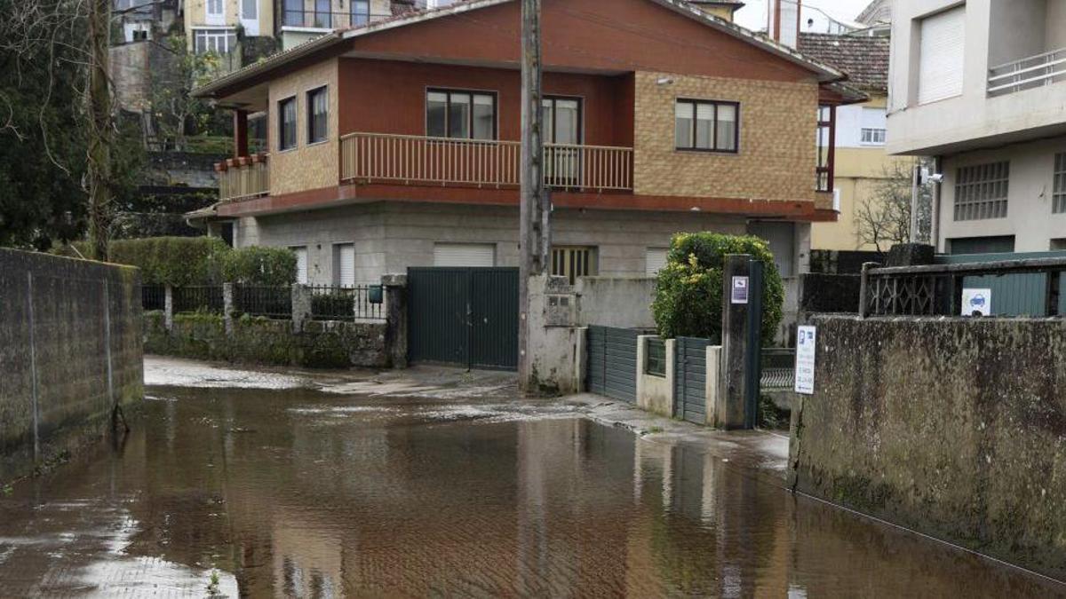 La Rúa do Santo inundada durante época de lluvias el pasado invierno.