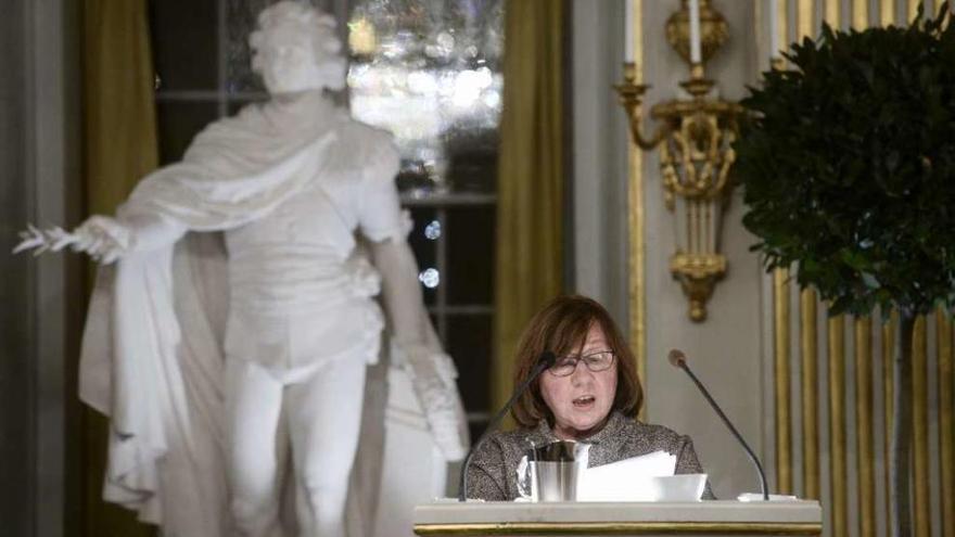 Svetlana Alexiévich, ayer, durante la lectura de su discurso en Estocolmo.