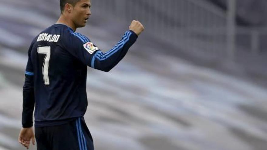 Cristiano celebra el gol con el que abrió el camino de la victoria.