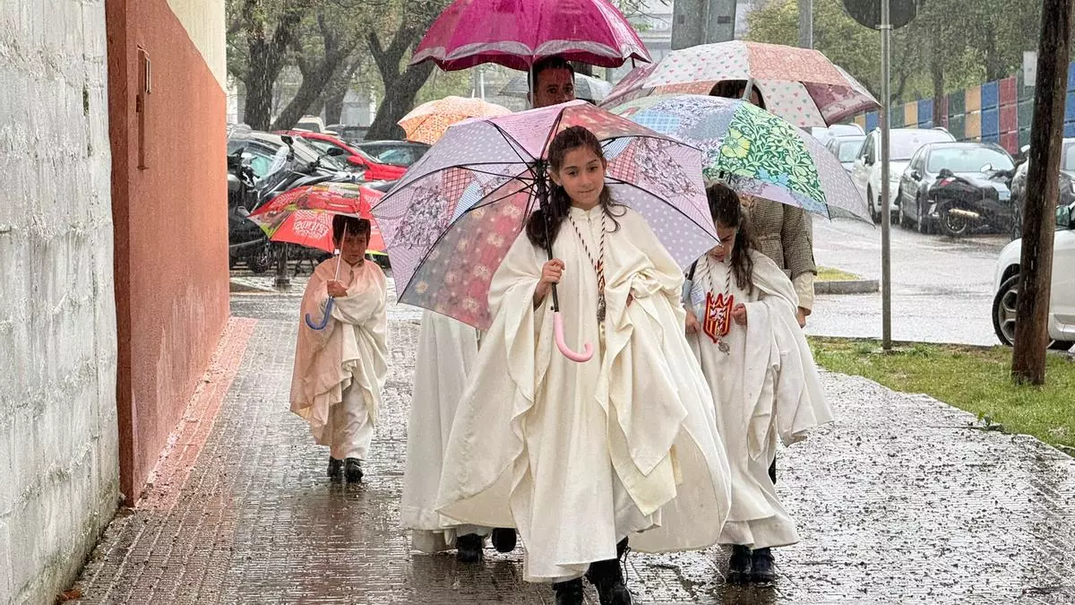 Lunes Santo: el agua resta música pero no quita alma