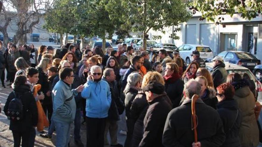 Grupo de personas, antes de iniciar la batida en busca de Rosana.