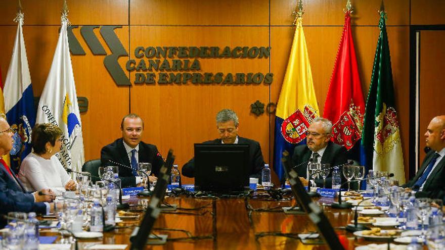 De izquierda a derecha, Salud Gil, Augusto Hidalgo, Manrique de Lara y José Cristóbal García, en la reunión de ayer.