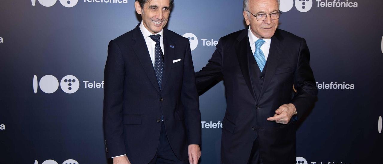 El presidente de Telefónica, José Maria Álvarez Pallete, junto a Isidre Fainé, presidente de la Fundación Bancaria ‘La Caixa’, en el acto del Liceo