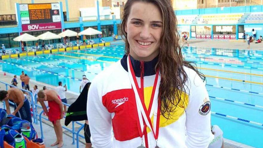 Aroa Silva, en Malta, con las dos medallas conseguidas el sábado.