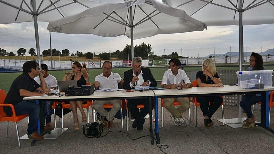 Imatge de l&#039;assemblea en la qual els socis del Gimnàstic van votar a favor de la conversió en SAE