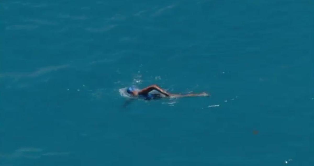 Imatges de Diana Nyad arribant a la costa de Florida després d’haver recorregut més de 166 quilòmetres durant 52 hores nedant. ATLAS NEWS