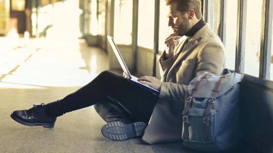 La mochila de Amazon ideal para viajar en avión por trabajo sin facturar