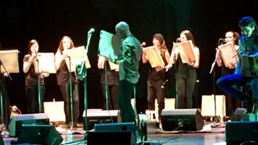 Melodías e percusión de Díaz para unha noite na Praza do Rei