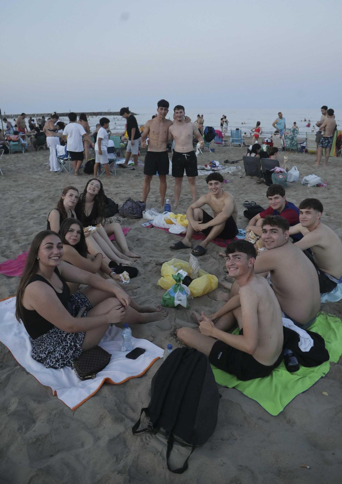 Las imágenes que ha dejado la Noche de San Juan sin hogueras en Sagunt