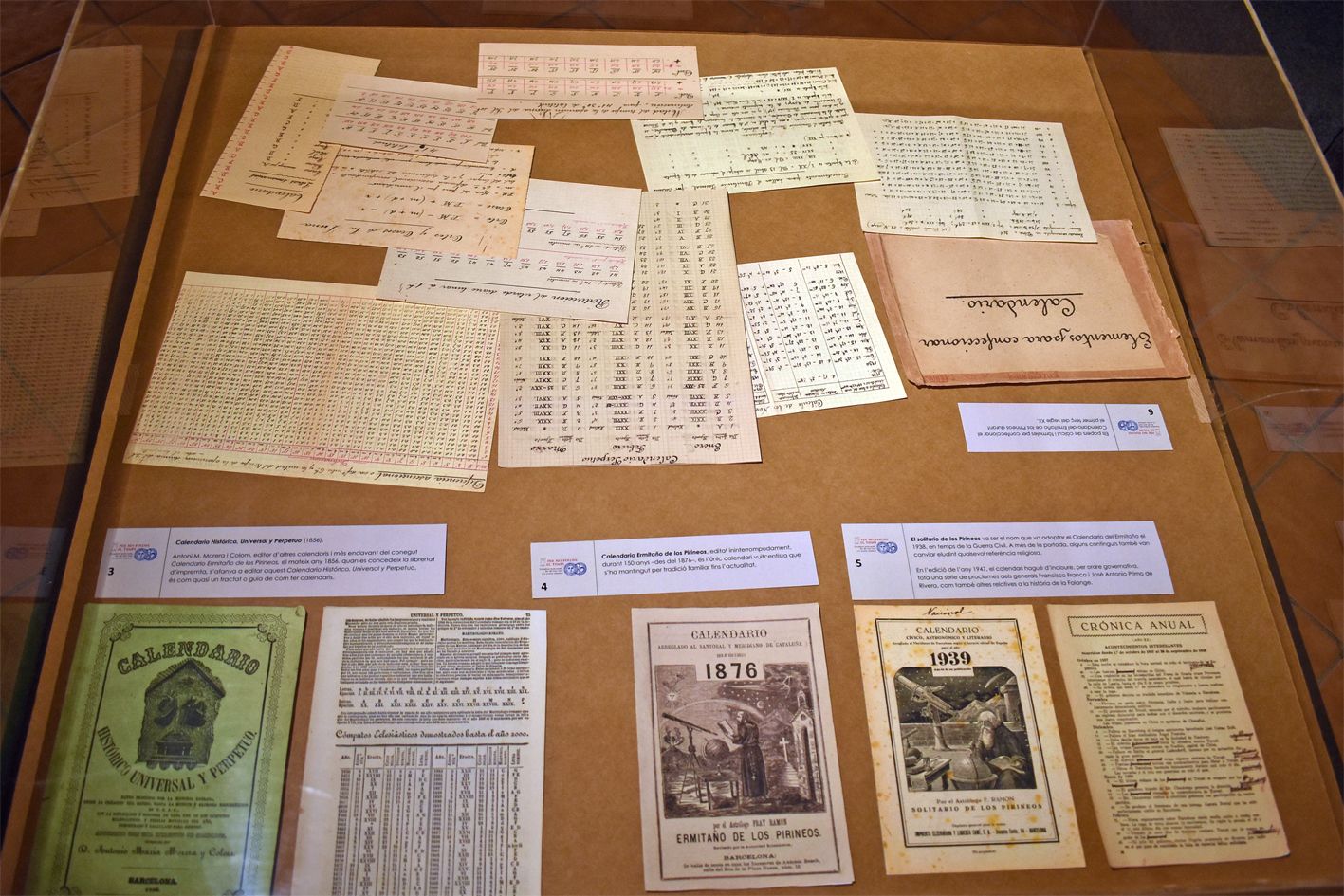 Exposició de calendaris i almanancs a Súria