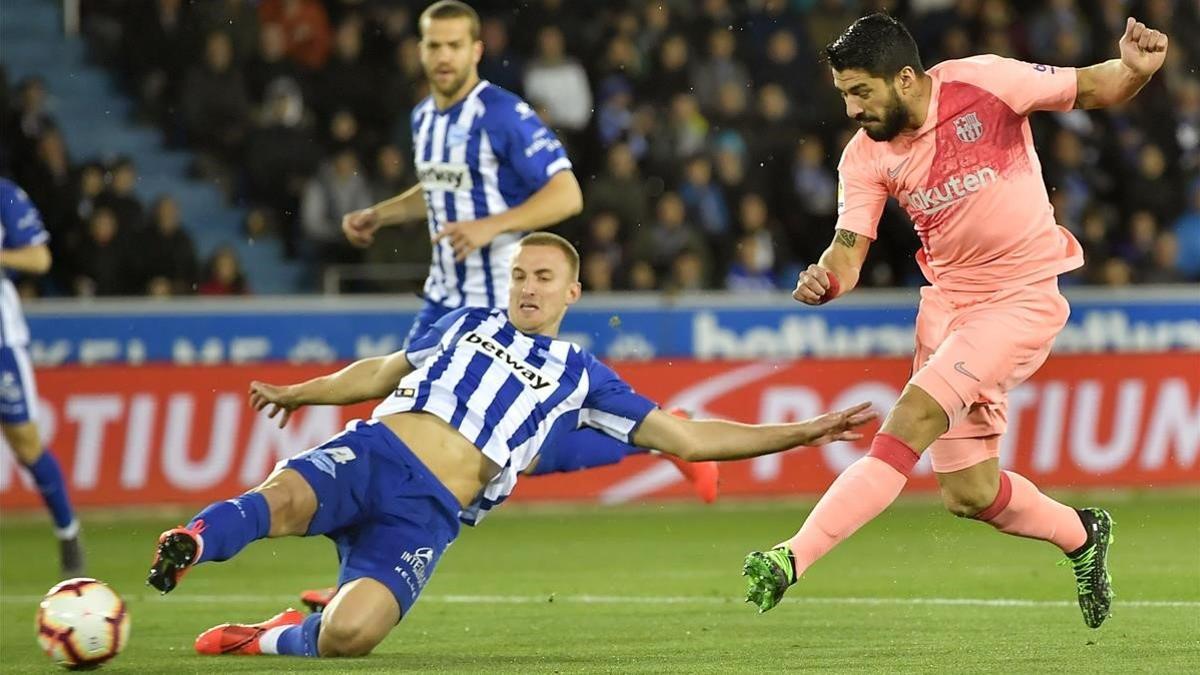 Suárez dispara infructuosamente en campo del Alavés.