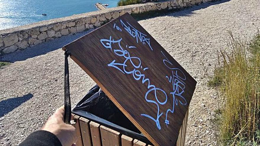 Sin colillas ni plásticos en les Rotes y el Cap de Sant Antoni |