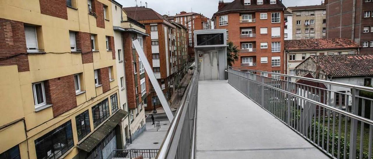 Una vista de Ciudad Naranco desde la zona del ascensor de la calle Fernández de Oviedo.