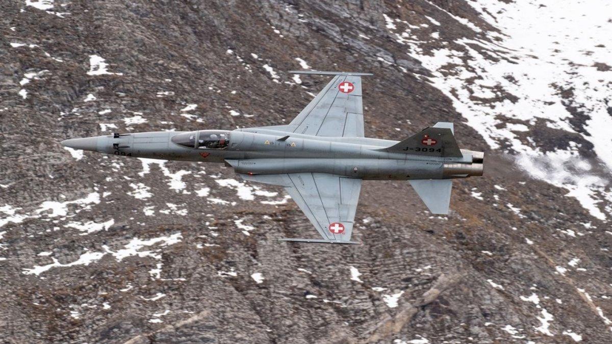 Los suizos dicen sí a la adquisición de nuevos cazas de combate